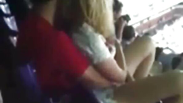 Một người phụ nữ da đen với một cái giá phim sex cap nhat lien tuc khá lớn đang nhận được một con cặc trắng